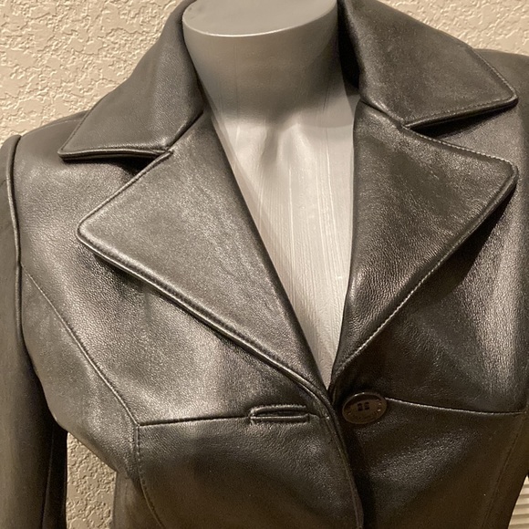 Leather jacket - Picture 2 of 12